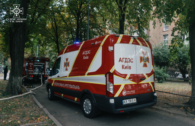 Спасатели Киева просят не парковать автомобили на проездах в жилых зонах