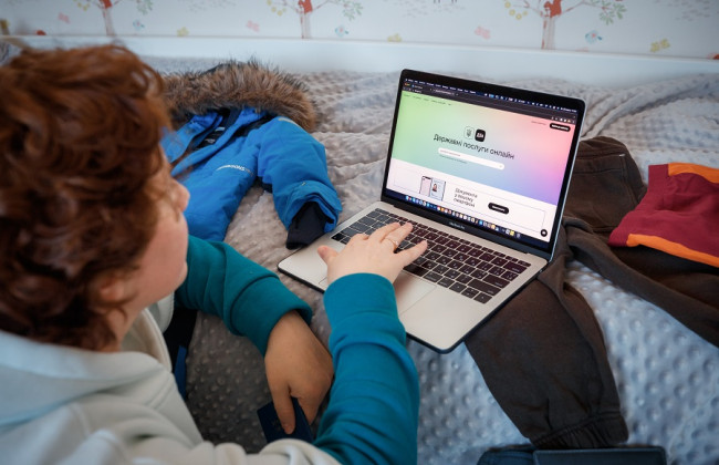 Семьи с детьми могут оформить помощь от государства: в Дії доступны четыре новые социальные пособия