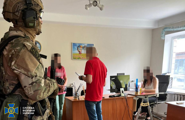 У Києві посадовці ВЛК та військкомату за $11 000 «допомагали» уникнути призову, — СБУ