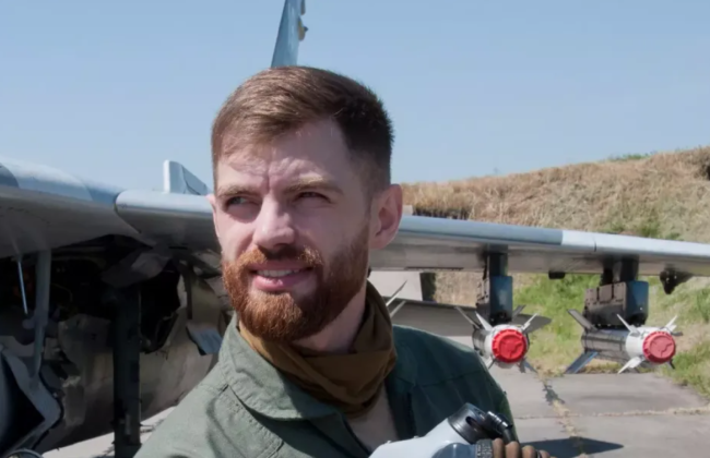 С могилы военного пилота «Джуса» украли памятные шевроны, фото