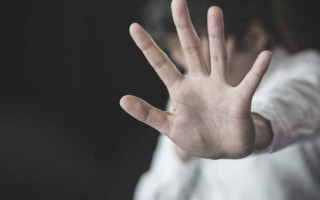 У Києві чоловік зачинив 12-річну дівчинку у гаражі, накачав наркотиками та зґвалтував