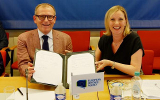 В ЄС підписали перші вісім контрактів про закупівлі артилерійських снарядів для України