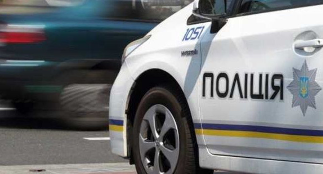 В Кропивницком мужчина на АЗС угрожал взорвать гранату: видео задержания