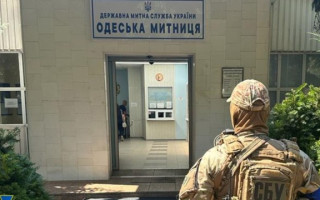 СБУ викрила корупційні схеми у податковій службі та на трьох обласних митницях