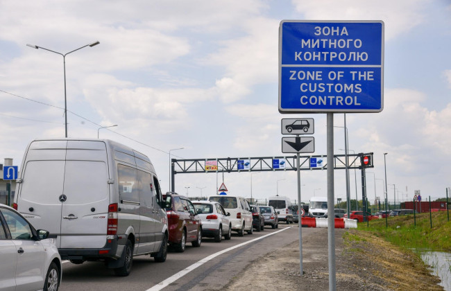 КСУ вынес решение по делу о конституционности санкции за превышение срока временного ввоза автомобилей в Украину