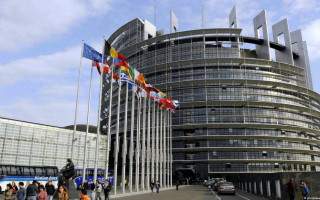 Група депутатів Європарламенту закликала Зеленського ветувати закон про е-декларації