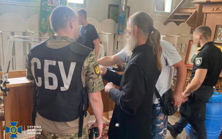 Оказался кумом Оксаны Марченко: священнику из Закарпатья вручили подозрение за пропаганду коммунистического режима