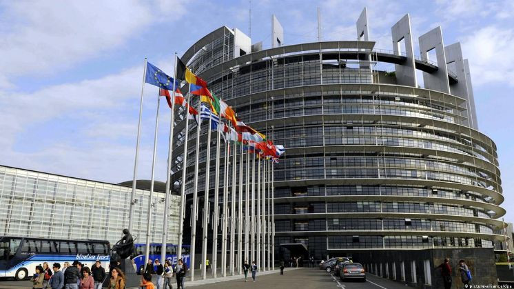 Група депутатів Європарламенту закликала Зеленського ветувати закон про е-декларації
