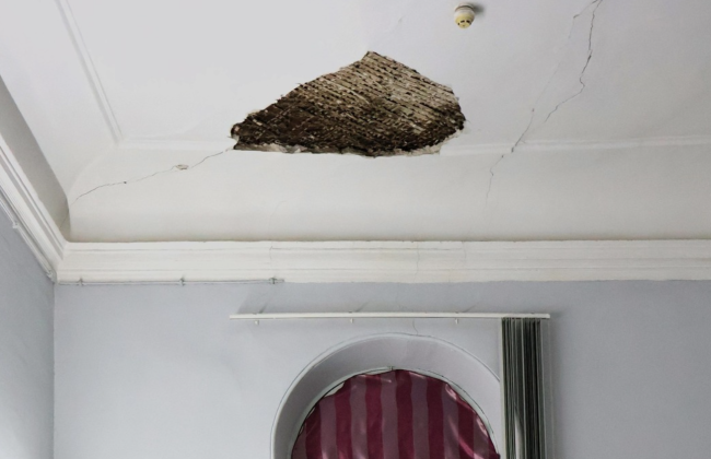 Внаслідок обстрілів рф у Одеському археологічному музеї частково обвалилася стеля, фото