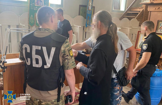 Виявився кумом Оксани Марченко: священику із Закарпаття вручили підозру за пропаганду комуністичного режиму