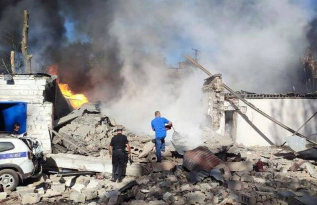 Росіяни вдарили ракетою по адмінбудівлі у Кривому Розі: є загиблий та постраждалі