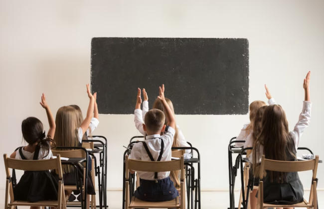 Школьники за границей смогут изучать украинский компонент образовательных программ — утвержден приказ