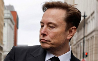 Маск заявил, что не отключил Starlink возле Крыма, но отказал Украине подключить его для атаки на россиян
