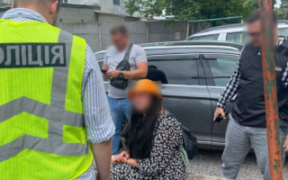 За 7 тисяч доларів обіцяла зробити довідку для ухилення від мобілізації: судитимуть жительку Хмельницького