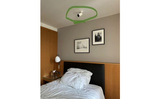 Денис Малюська пошутил по поводу требования партнеров о максимальной прозрачности чиновников, обнародовав фото из спальни отеля