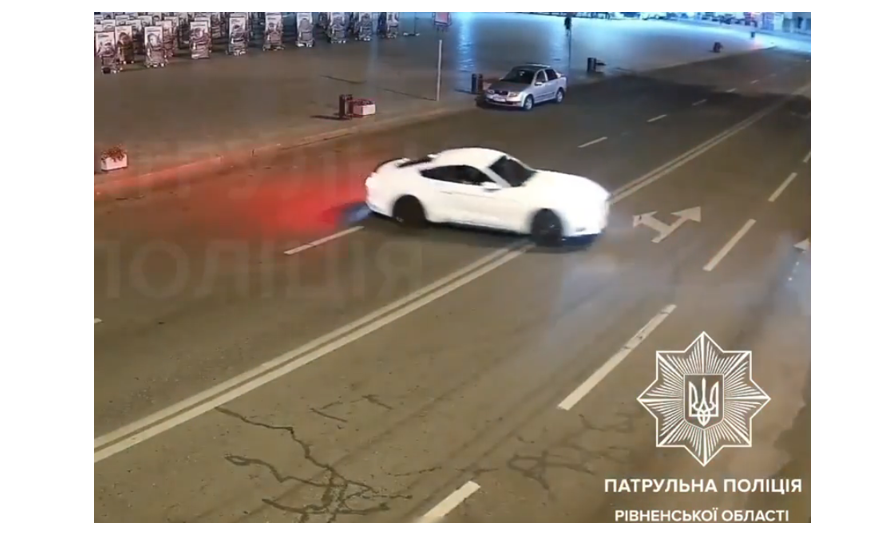 У Рівному знайшли водія Ford Mustang, який «дрифтував» перед світлинами полеглих захисників
