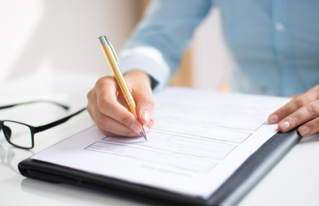 Що має робити працівник, якщо він не погоджується із наказом про призупинення дії трудового договору: роз’яснення