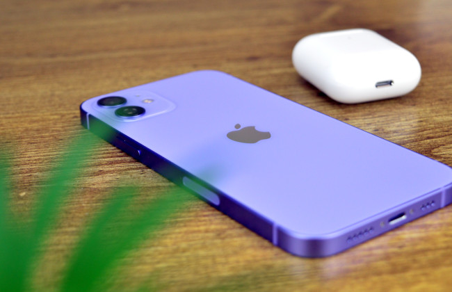 Во Франции приостановили продажу iPhone 12: причина в излучении