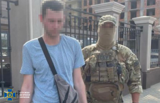 Собирал данные о размещении систем ПВО: в Одессе задержан вражеский агент, который хотел «взломать» телефон военной