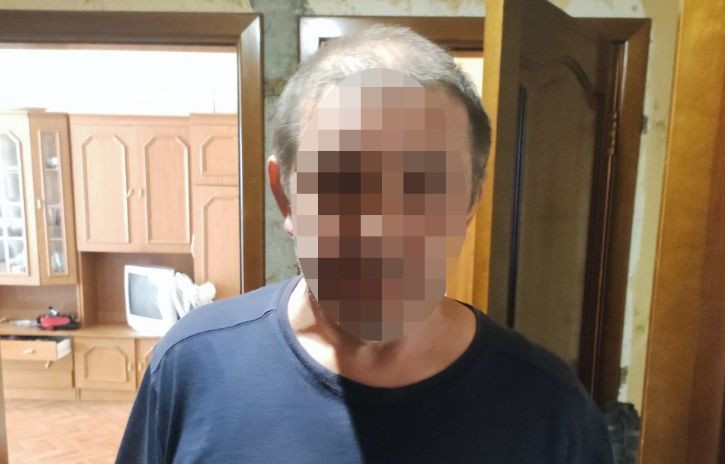 У Києві чоловік через ревнощі вдарив ножем у живіт дружину і сам викликав швидку