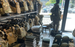 БЭБ разоблачило компанию, которая незаконно продавала военную амуницию для ВСУ