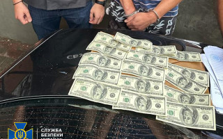 $2 тисячі за вступ до профільного вишу: «на гарячому» спіймали посадовців ДСНС