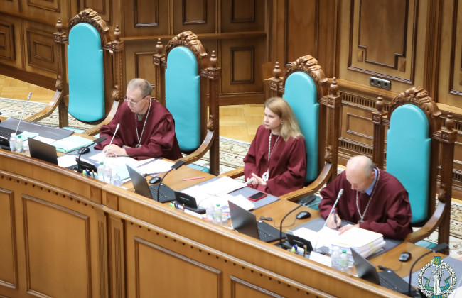 Комитет Верховной Рады объявил конкурс на три вакансии в Конституционный Суд