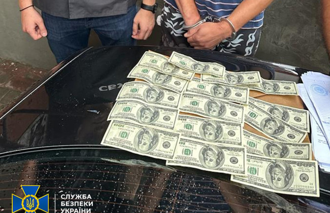 $2 тисячі за вступ до профільного вишу: «на гарячому» спіймали посадовців ДСНС