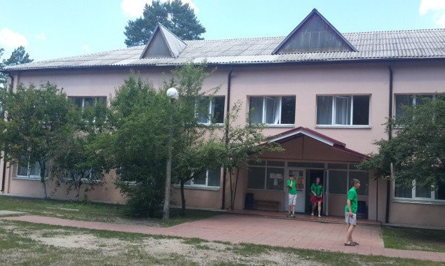 3, 5 млн гривень збитків на ремонті корпусів: суд  відсторонив від посади директора дитячого табору «Зміна»
