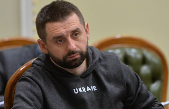 С Нового года 100% денег, заработанных государством, пойдут на производство украинского оружия – Арахамия