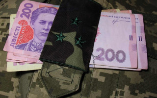 Кабмин пересмотрел выплаты военным: кто получит надбавку