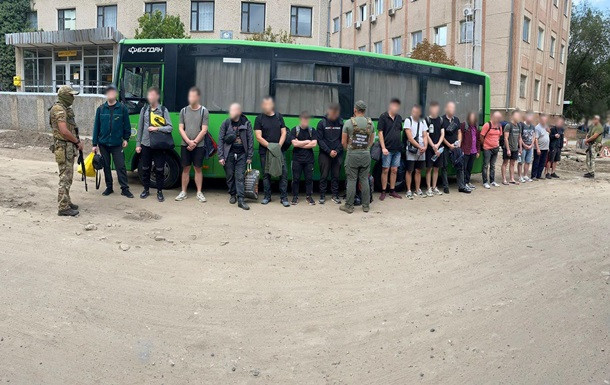 В Молдову — в прицепе с зерном: в Одесской области задержали 18 уклонистов