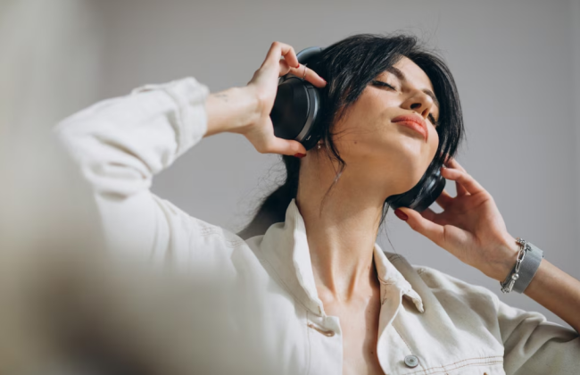 У 2023 році українську музику на YouTube слухають у шість разів частіше за російську