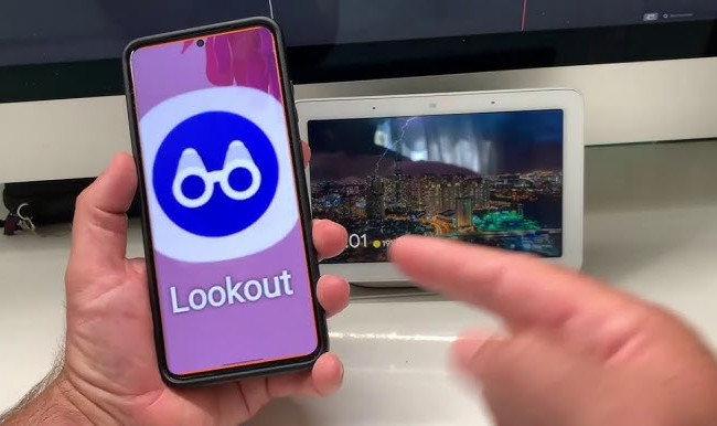 Застосунок «Lookout» від Google, який допомагає людям з вадами зору озвучувати текст, відтепер доступний українською