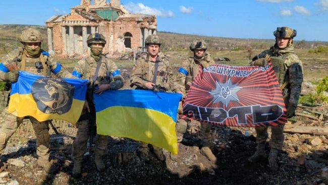 «Украина всегда возвращает свое»: Ермак показал фото с военными в Клещеевке