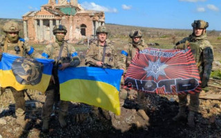 «Украина всегда возвращает свое»: Ермак показал фото с военными в Клещеевке