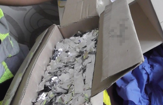 В Киеве двое мужчин изготавливали и сбывали наркотики по почте под видом телефонов