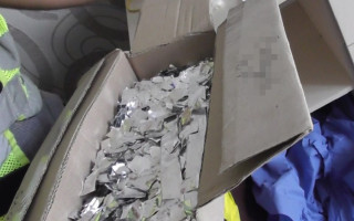 У Києві двоє чоловіків виготовляли та збували наркотики поштою під виглядом телефонів