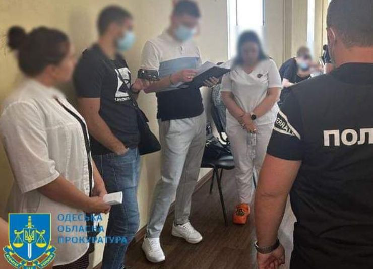 $1500 з ухилянта за діагноз «туберкульоз»: в Одесі викрито голову лікарської комісії та її спільників