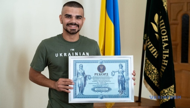 За 6 років 5 дипломів: 24-річний українець встановив рекорд