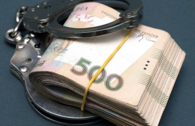 Привласнила гроші трьох сімей загиблих військовослужбовців: про підозру повідомили експосадовиці банку