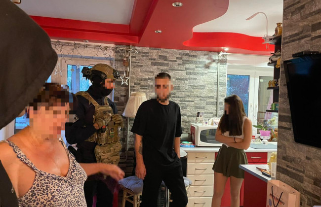 Займалися збутом наркотиків із мільйонними оборотами: в Києві викрили злочинну групу