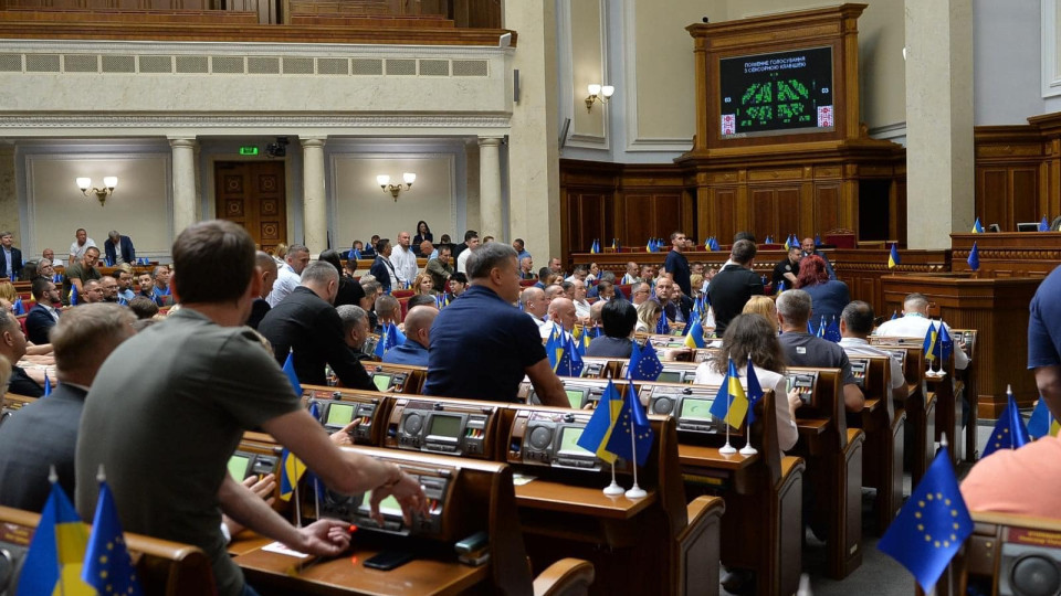 Верховная Рада приняла закон о возобновлении декларирования и открытии деклараций должностных лиц