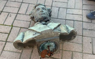 МКИП инициирует масштабный демонтаж памятников Пушкину, Щорсу и другим российским деятелям