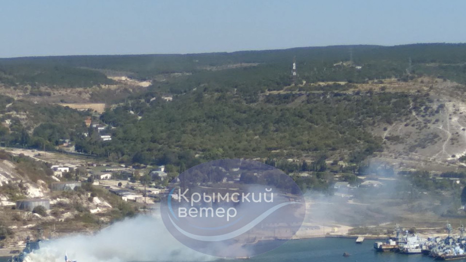 У Криму біля нафтобази Чорноморського флоту лунають вибухи: окупанти увімкнули димову завісу