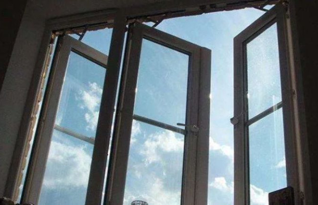 У Києві 4-річна дитина випала з вікна лікарні: подробиці