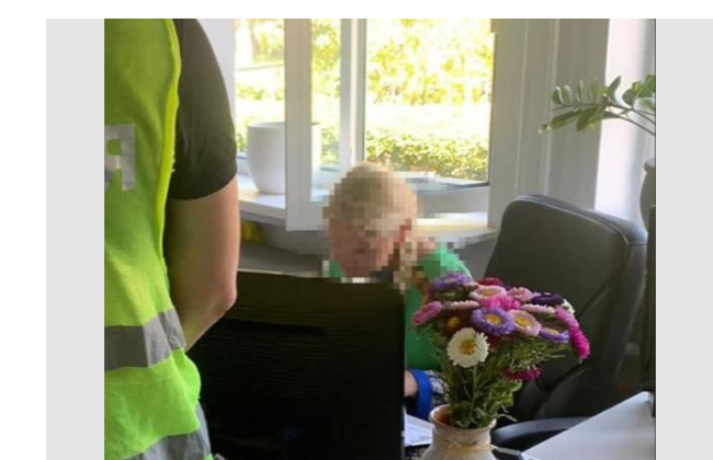 Розтрата 1,3 млн грн на закупівлі стільців для укриттів: чиновниці Дніпровської РДА Києва повідомили нову підозру