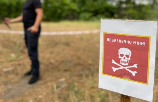 У Київській області автомобіль наїхав на міну: водій загинув