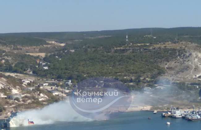 У Криму біля нафтобази Чорноморського флоту лунають вибухи: окупанти увімкнули димову завісу