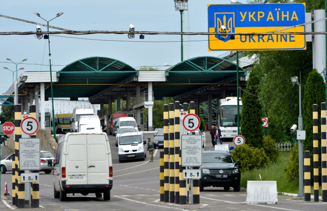 Кабмін виключив з постанови норму про огляд авто митниками за дорученням правоохоронців